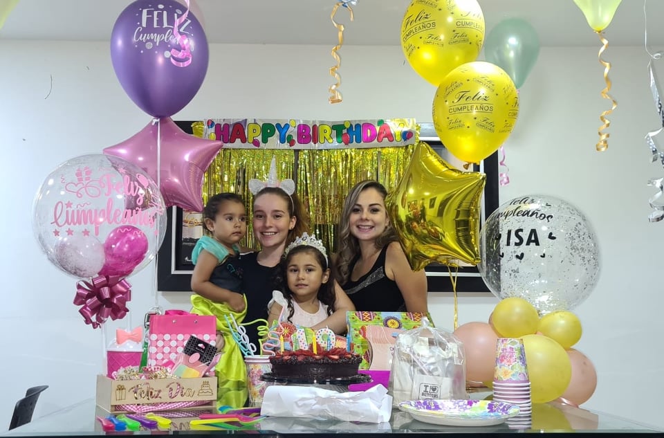 Del festejo hicieron parte su mamá Elizabeth Polania, sus hermanitas Luciana y Victoria; su progenitor Adrián Escandón Perdomo, se sumó a las manifestaciones de cariño y felicitación.
